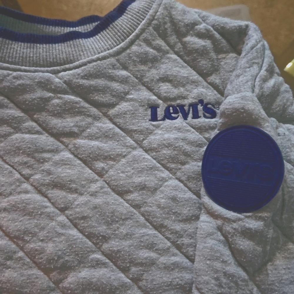 Levi's warm kids pullover sweatshirt w/pocket 6/7 kids